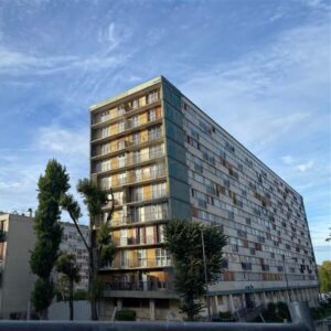 Photo d'un immeuble dégradé à Clichy-sous-Bois